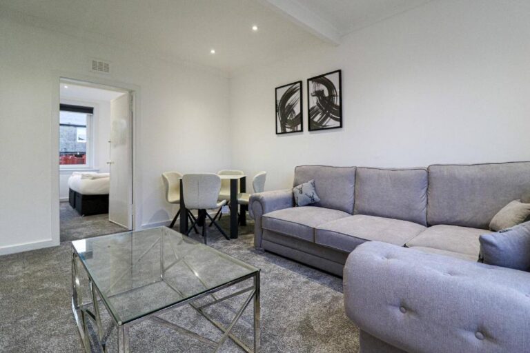 Serviced Apartment Living Overview: A Master Guide to Managed Urban Residency